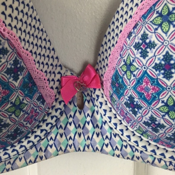 Victoria’s Secret Body by Victoria Lined Demi Bra - Picture 2 of 7